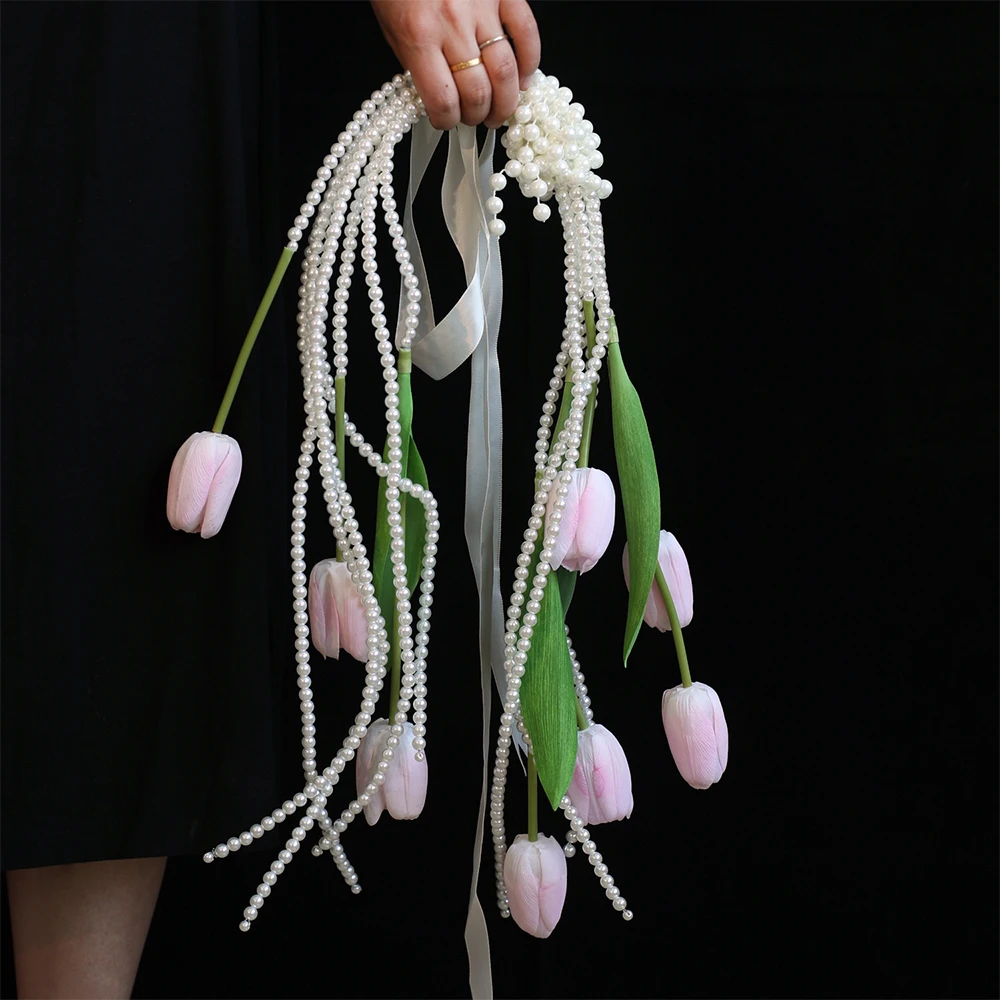 

Свадебный букет с жемчугом-тюльпаном и водопадом - свадебная церемония, фотостудия, свадебный ручной цветок