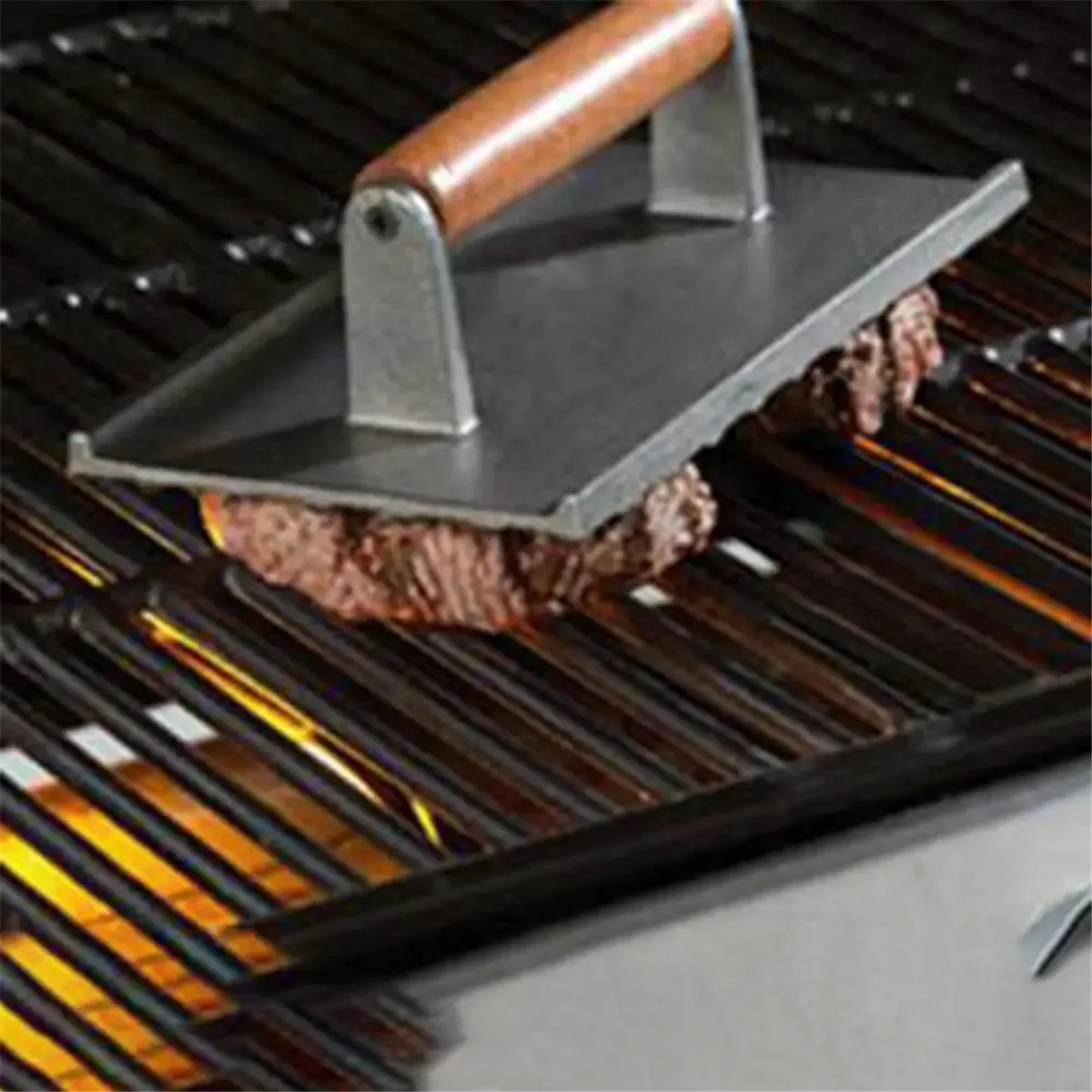 N38R_Meat Press for Grilling Cast with Wooden Handle