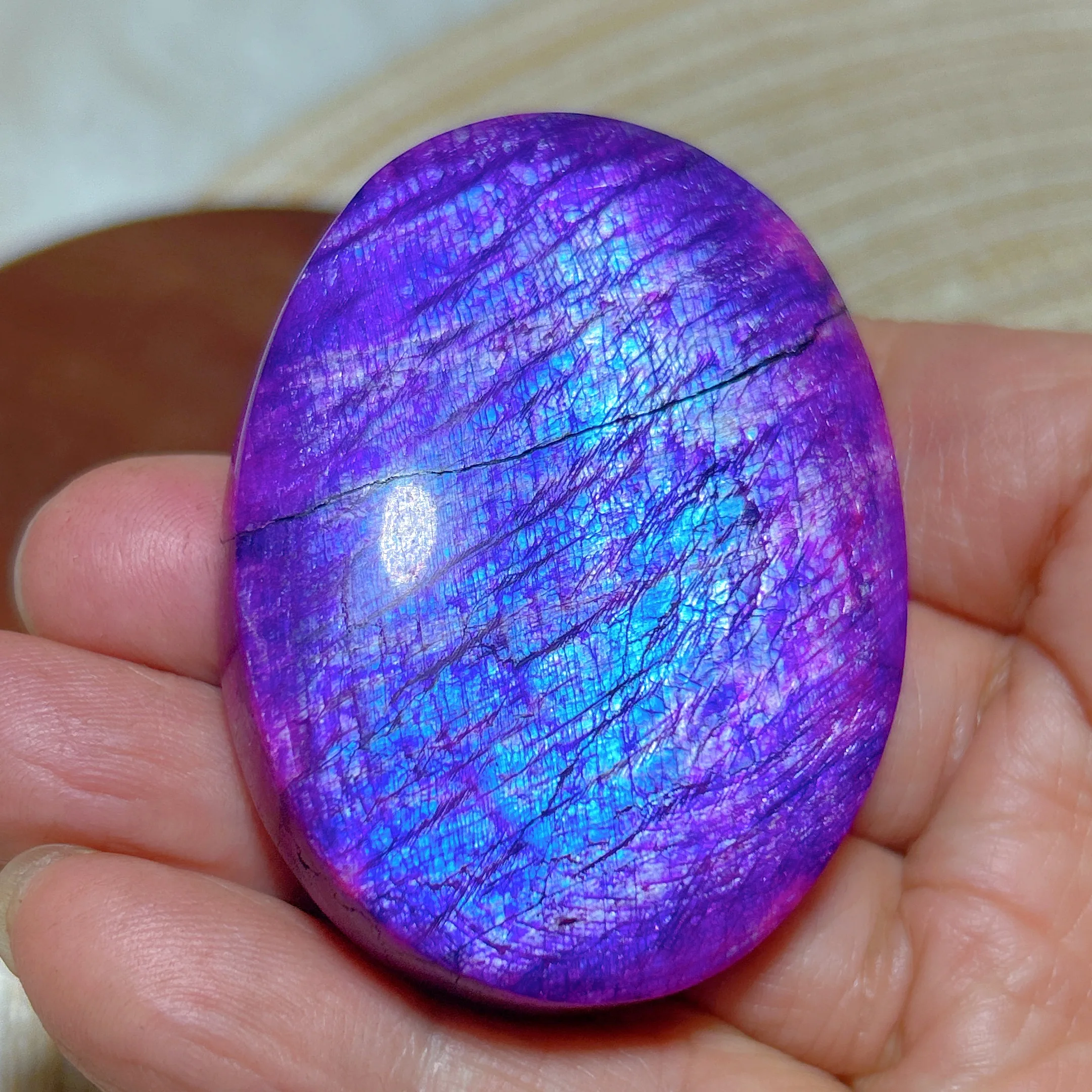 شفاء جودة عالية الكريستال الطبيعي الأرجواني البنفسجي قوس قزح Moonstone النخيل بالجملة الأحجار الكريمة خام الريكي ديكورات المنزل الهدايا