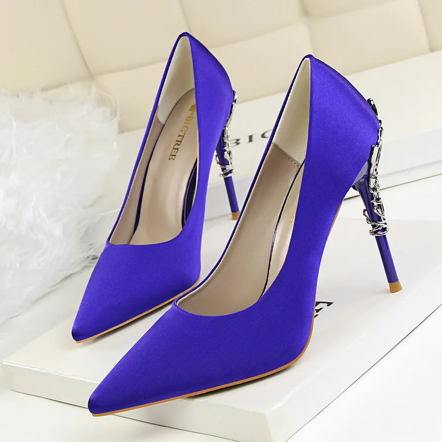 

Fashionable sexy metallic pointed-toe satin high heels with slender stilettos, low-cut, slimming wedding shoes