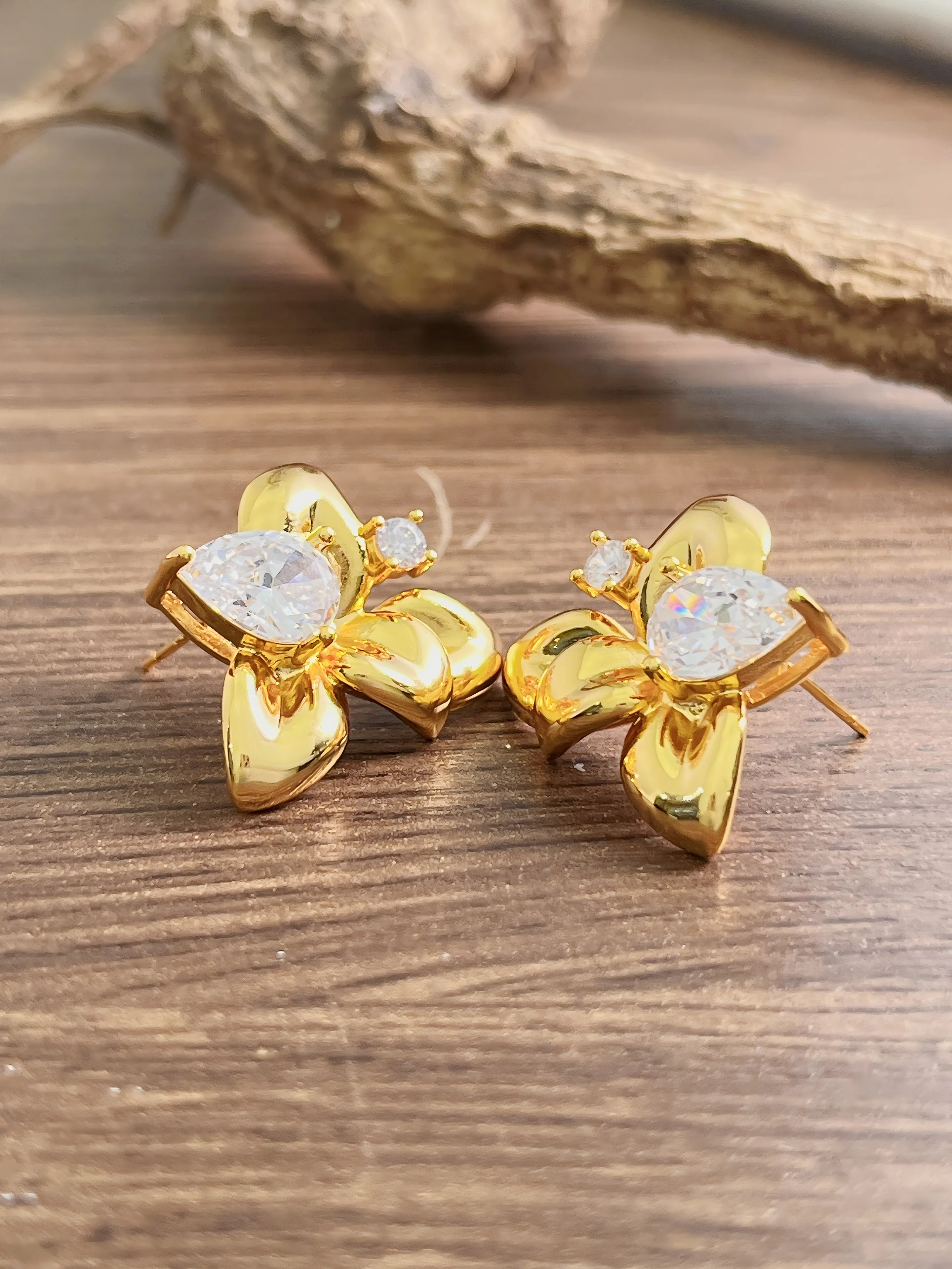 أقراط كاميليا رائعة عبر الحدود مع الزركونيا المتخصصة-شيك ركاب أساسيات مجوهرات متعددة الاستخدامات المبيعات المباشرة والجملة