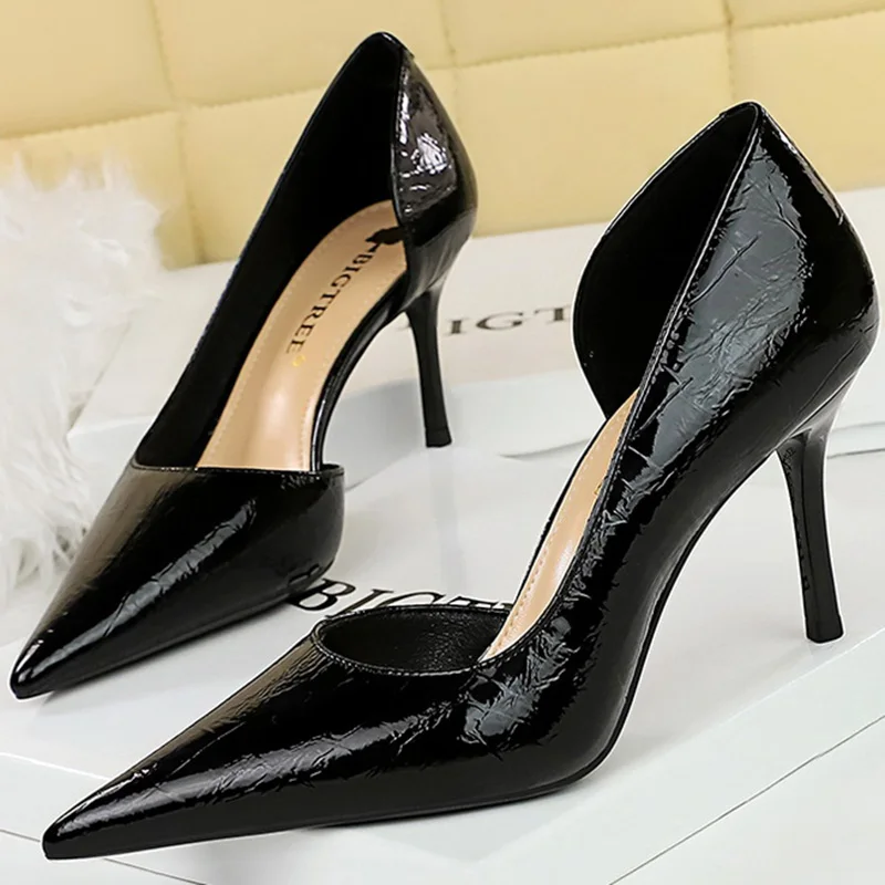 Western Style Party Women Shoes 8cm Thin High Heels Shallow Pointed Toe Side Hollow Serpentine Retro Ladies Elegant Pumps Brown