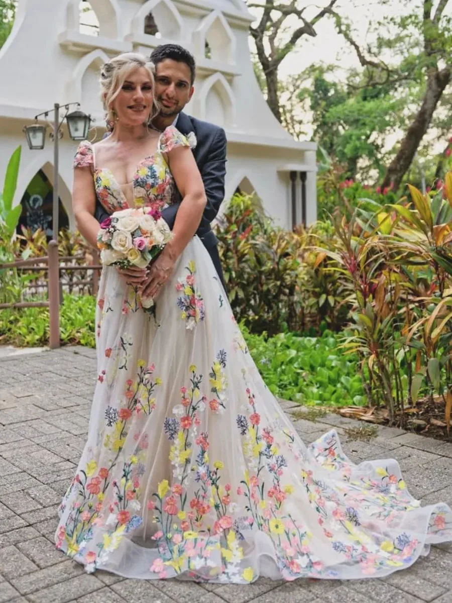 Gorgeous Colorful 3D Floral Lace Wedding Dresses A-Line Illusion Sweetheart Bridal Gowns Robe De Mariee