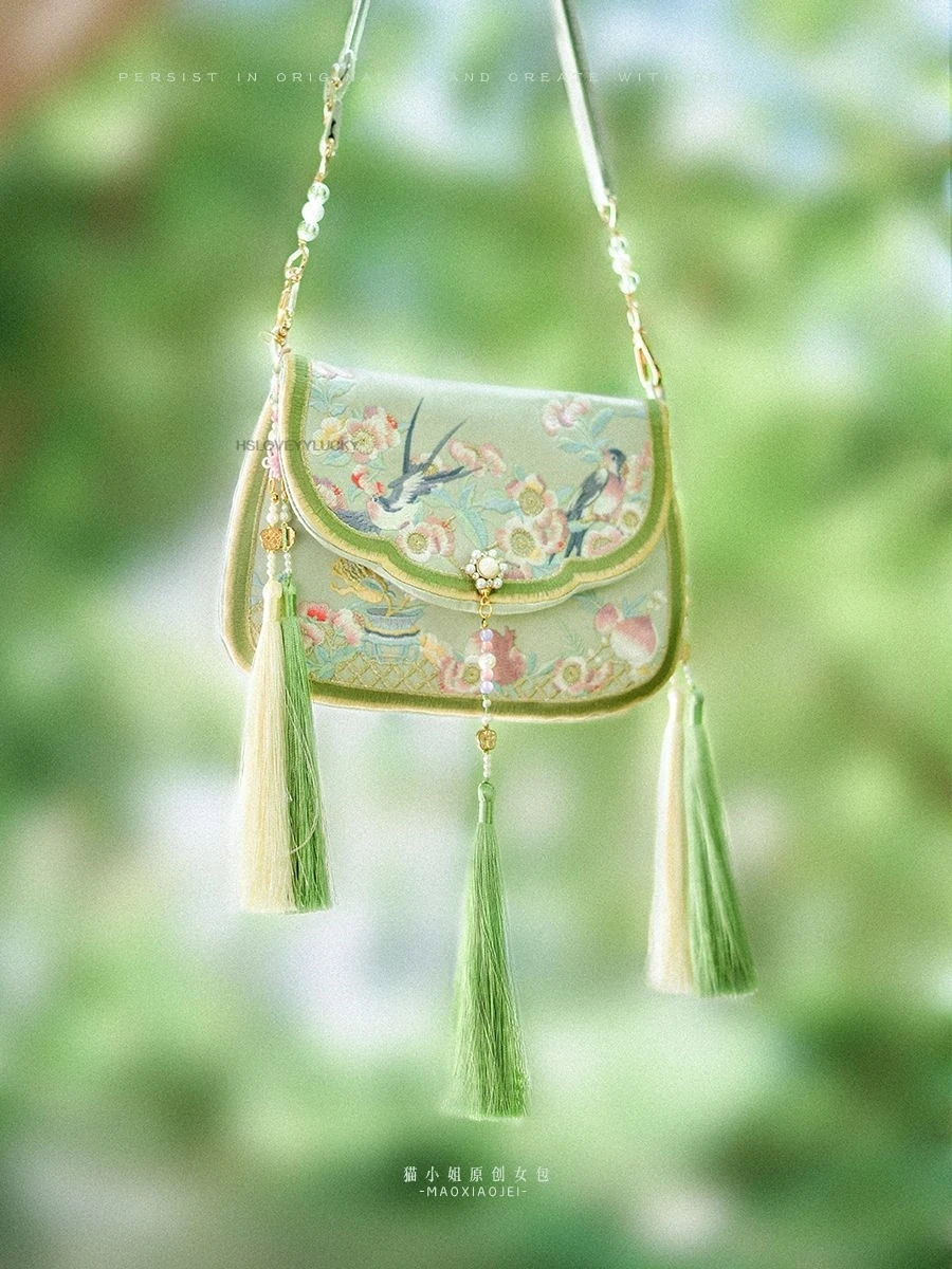 Chinese Retro Hanfu Accessory Bag Crossbody Bag Ancient Chinese Style Women Ethnic Style Embroidery Chain Bag Tassel Hanfu Bag