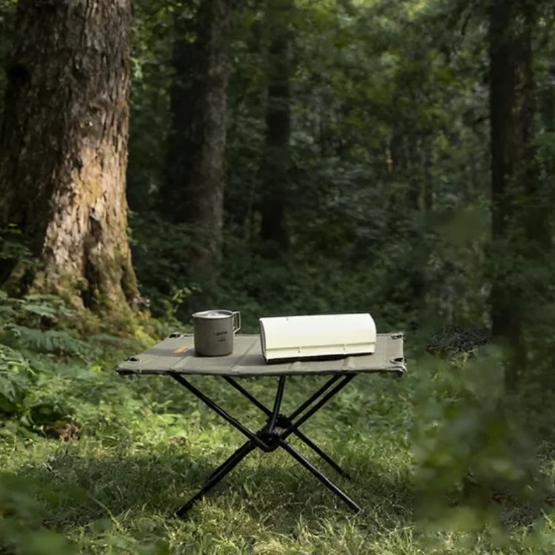 TARKA Tragbarer Outdoor-Tisch, leichtes aufrollbares Design mit Oxford-Oberseite, Aluminiumbeinen, perfekt für Camping, Picknicks, Strand