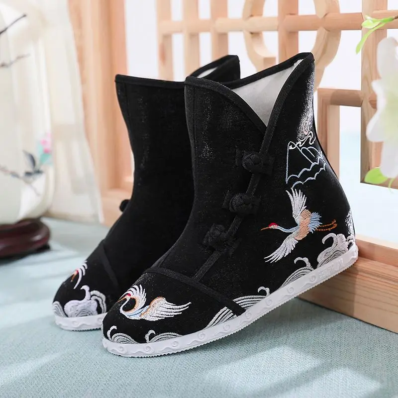 Chinese Boots Winter Antique Embroidered Boots Women Inside High rise Short Boots National Style Women\'s Single Boots