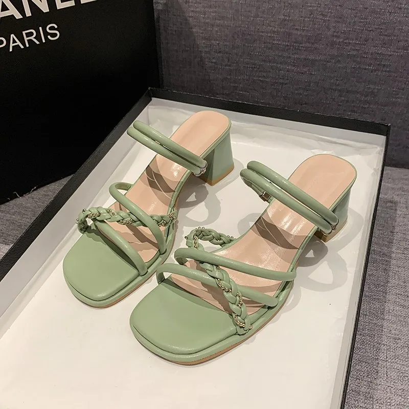 French senior sense slippers female summer wear 2024 new Korean version of thin belt thick heel one word two wear sandals