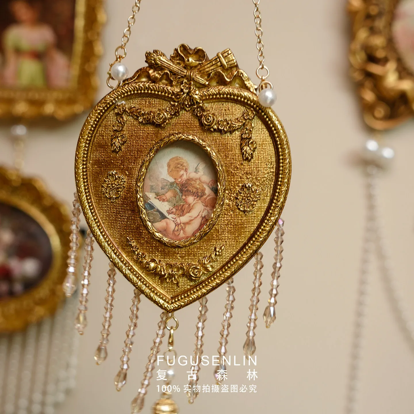 Heart-Shaped Embossed Resin Mini Photo Frame Pearl Tassel Hand-made Frame Room Decoration Gold Bow Wall-mounted Painting
