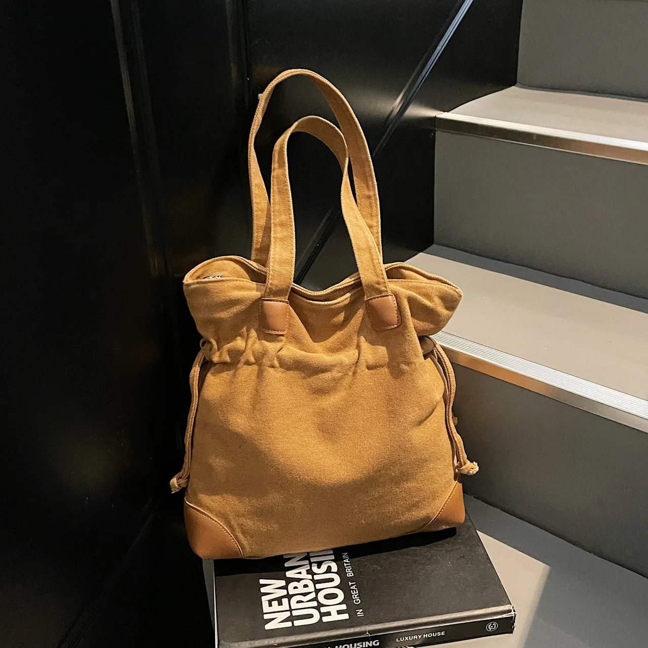 حقيبة يد نسائية جديدة من القماش لعام 2025، محفظة كتف ذات سعة كبيرة بتصميم كسول بلون سادة، حقيبة كروس كاجوال للعمل وعطلة نهاية الأسبوع