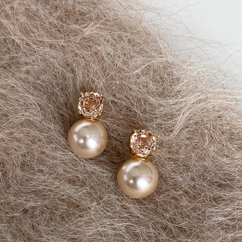 Champagnerfarbene, rosengeschliffene Zirkonia-Imitationsperlen-Ohrringe für Damen, Design-Sensation, junges Luxus-Accessoire, Party-Trendschmuck