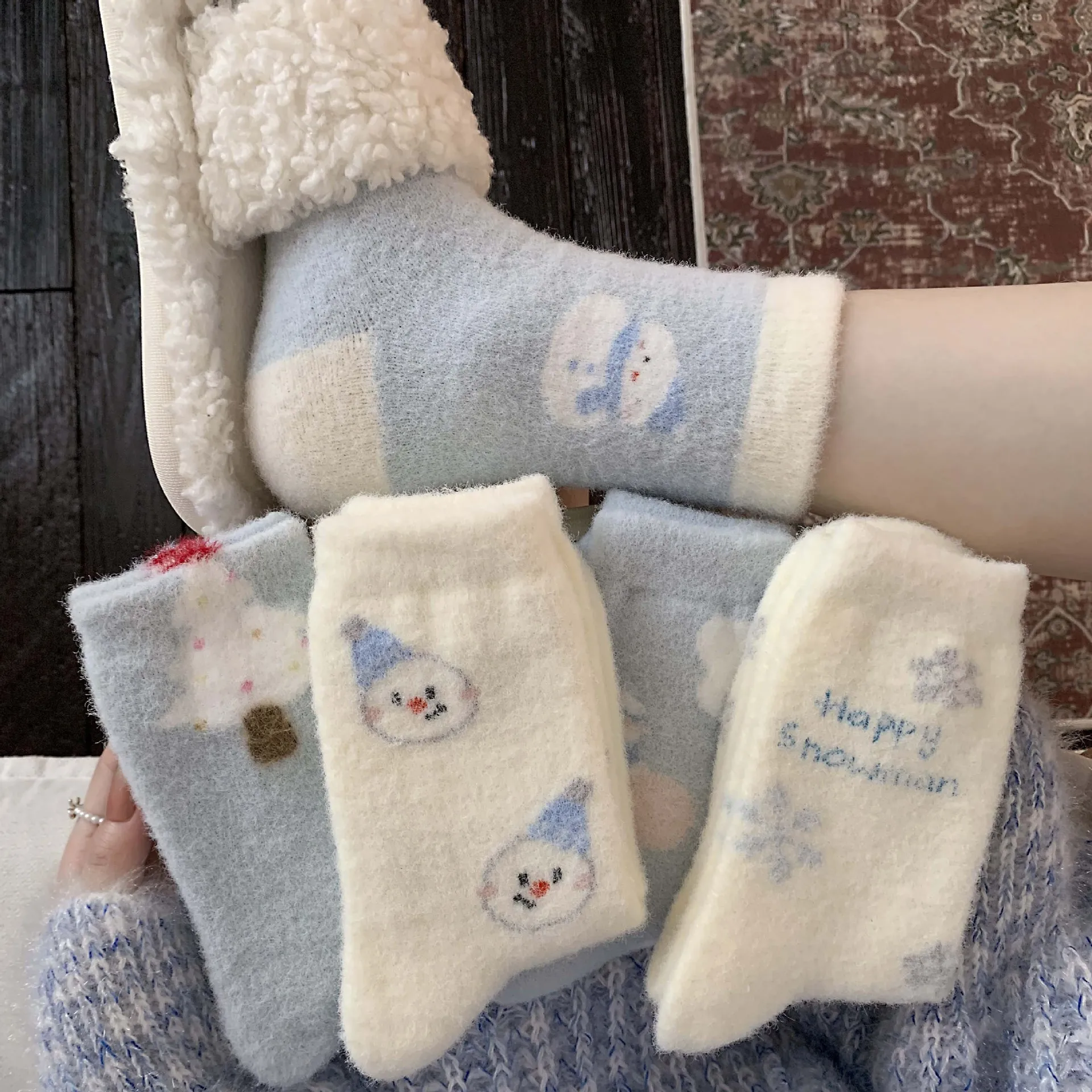 Chaussettes pour femmes mignon dessin animé coréen hiver en peluche épaissi chaud sommeil chaussettes pour fille bonhomme de neige Kawaii doux drôle mi Tube chaussettes