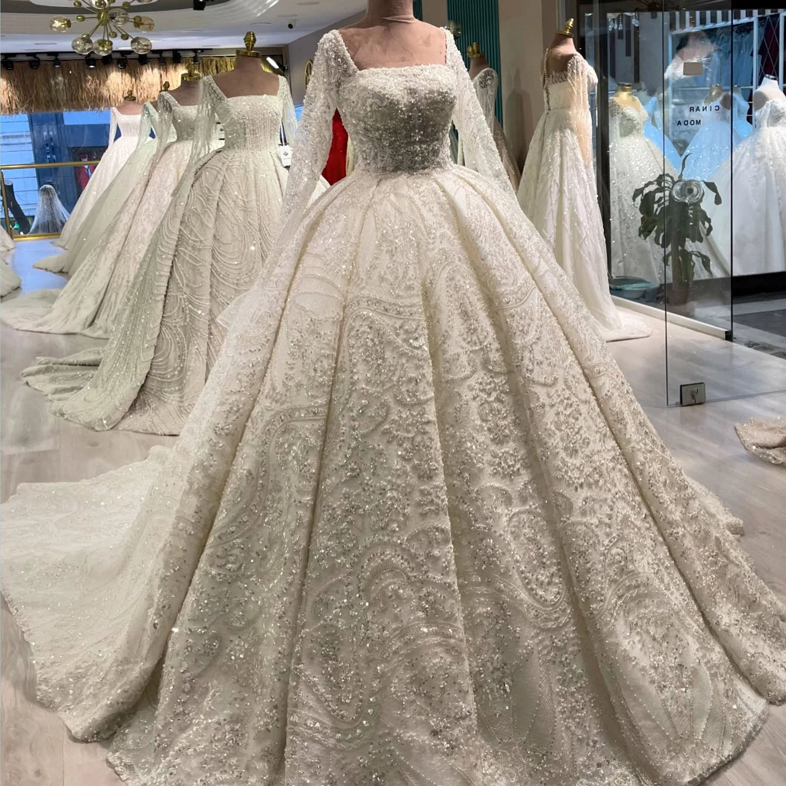 Luxury Ivory Square Collar Wedding Dress Arabic Dubai Long Sleeve Bridal Dress Sequins Beaded Engagement Party Dress Customized