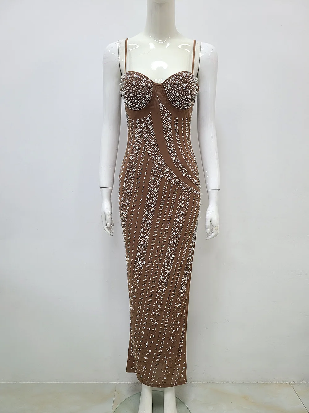 Robe de Soirée Sexy à Caraco de Haute Qualité, Tenue de Standing, Prêt-à-porter, de Couleur Marron, avec des Strass