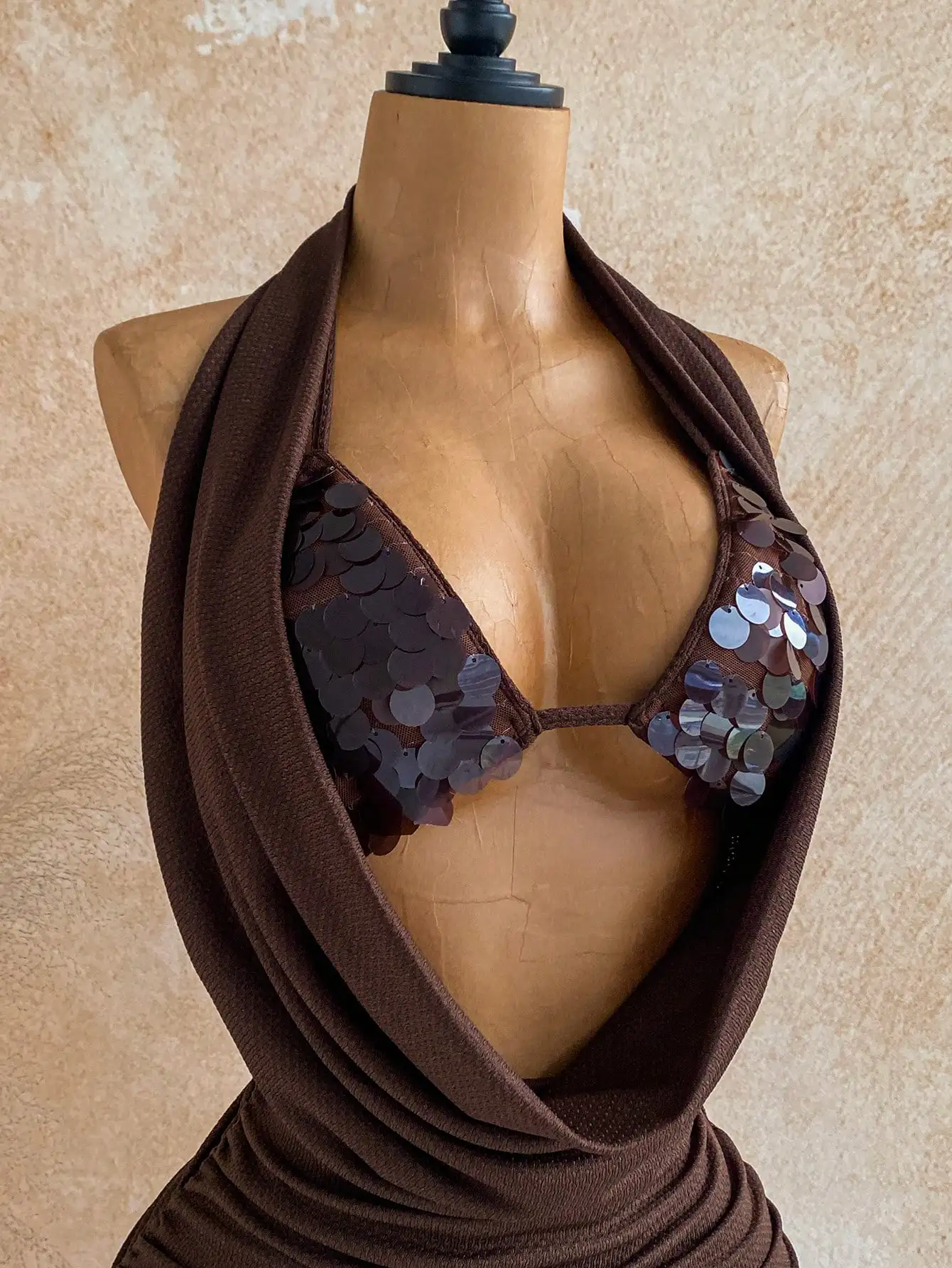 

Платье для вечеринок Soleia: женское мини-платье без рукавов с вырезом халтер, однотонное, с драпировкой и вырезами, сексуальное