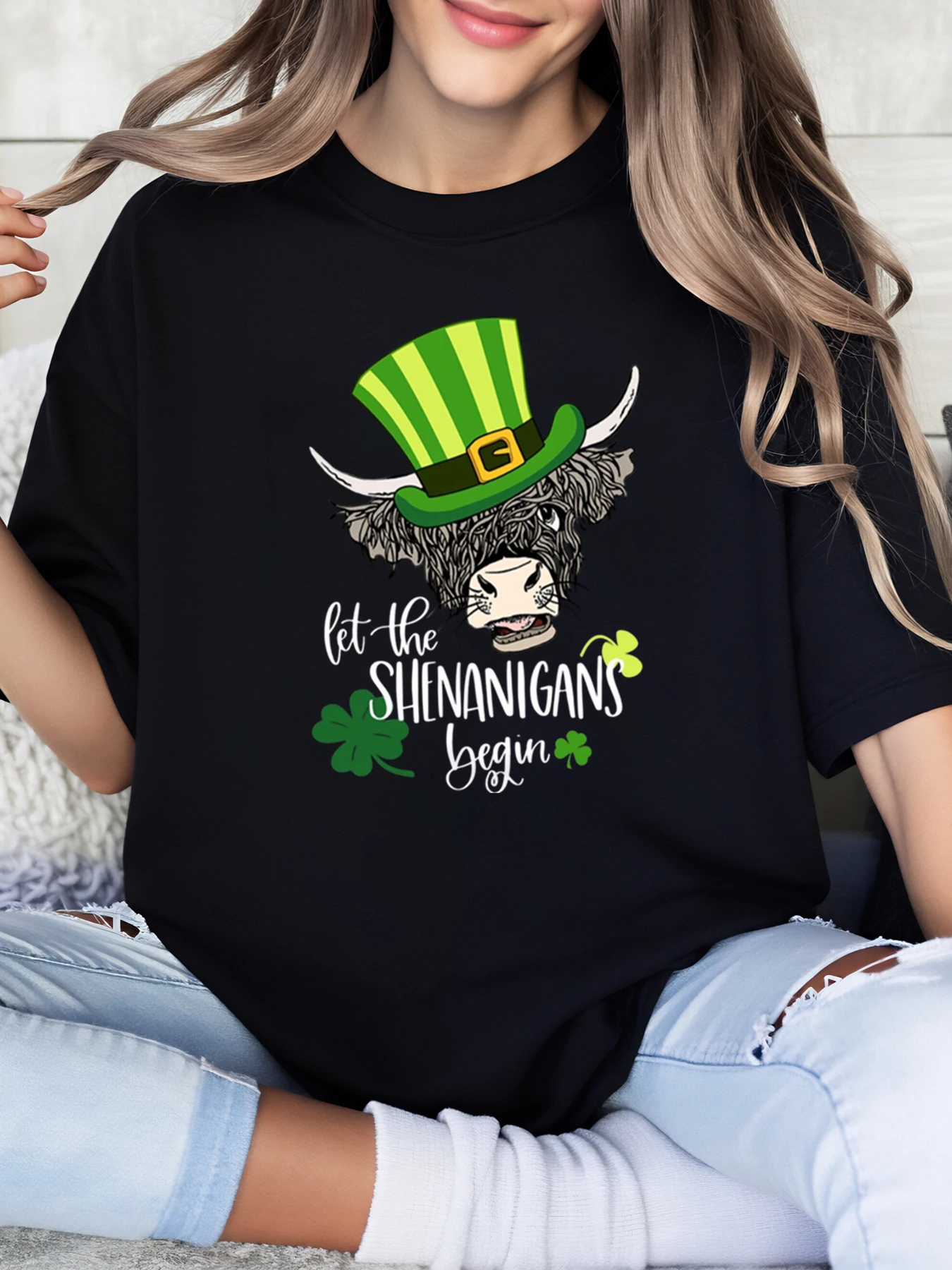 Mucca con cappello da leprechaun Lascia che i Shenanigans abbia inizio T-shirt da donna per il giorno di San Patrizio Abbigliamento casual da festa Nero Taglie forti