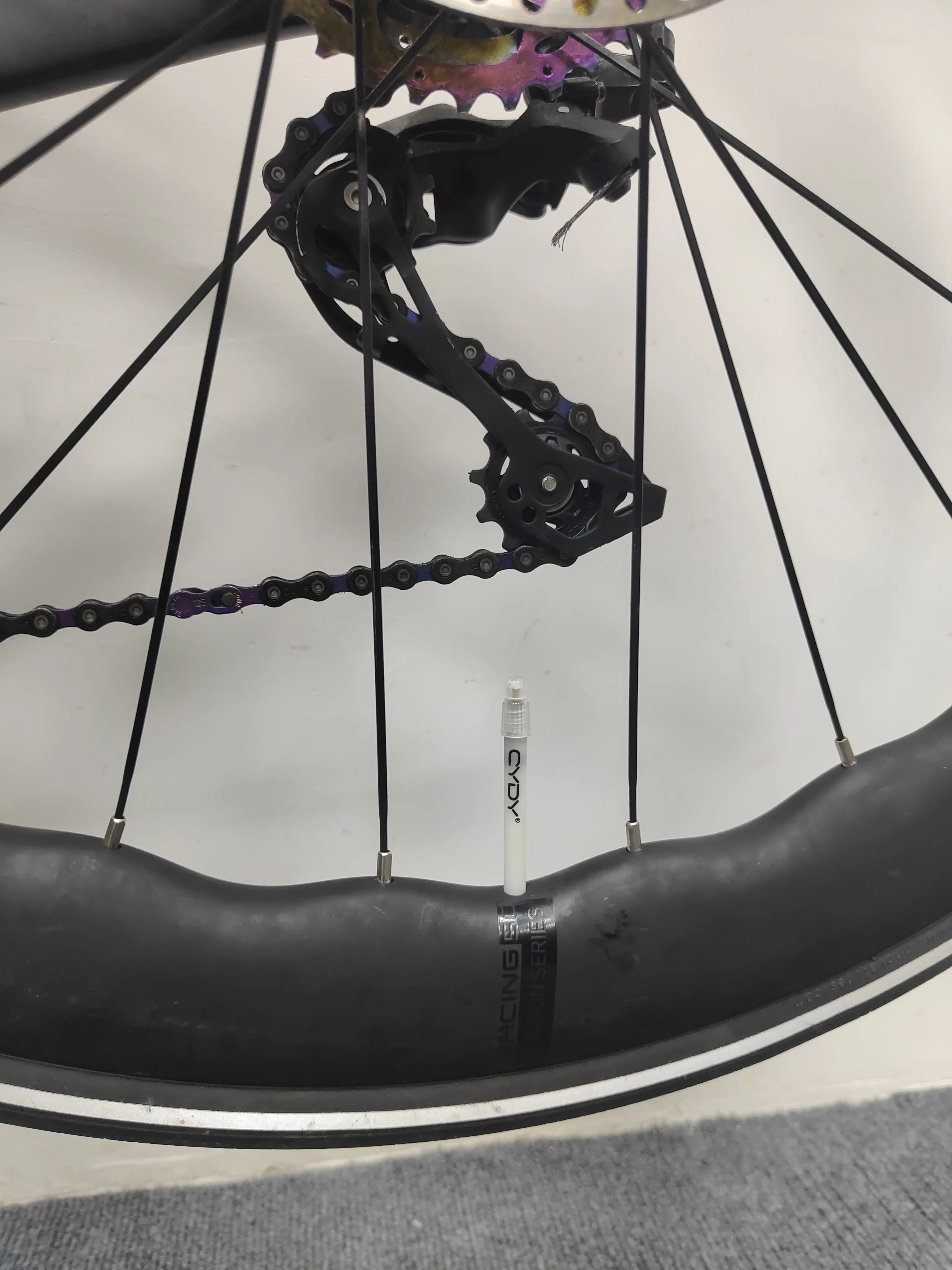 CYDY Rennrad TPU-Schlauch 700x18 23 25 26 27 28 30 32C Fahrradreifen 30G Kamera-Reifen 700C Nachtleuchtendes Ventil – Detail 5