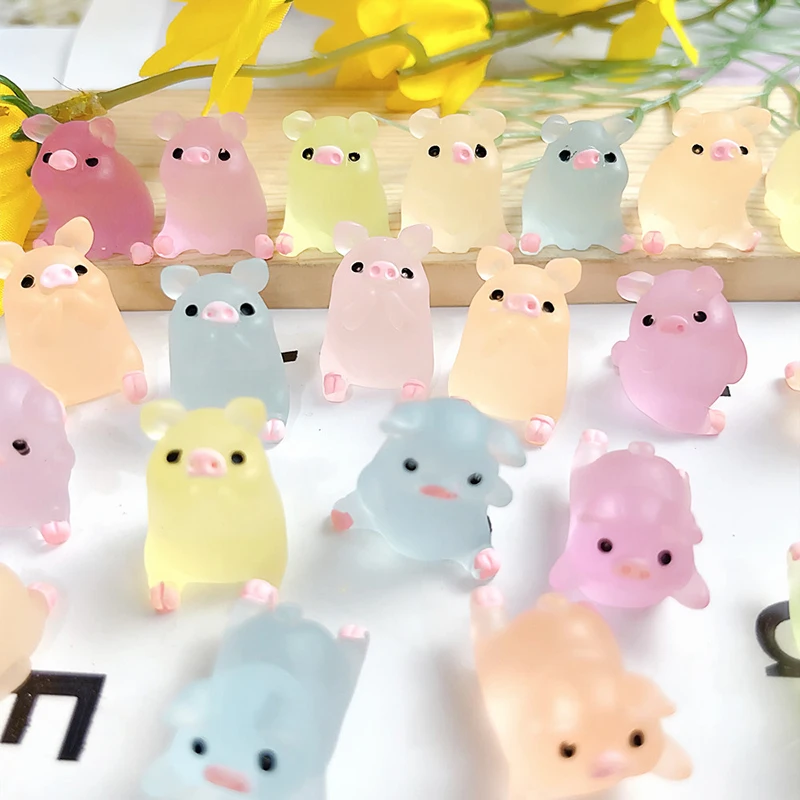 6pcs/30pcs Random Color Pattern Cute Luminous Piglet Handmade Diy Resin Jewelry Mini Garden Micro Landscape Tabletop Decoration