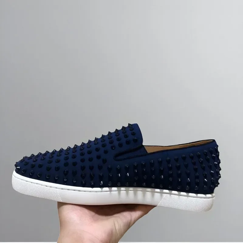 Zapatos de diseñador, zapatos con parte inferior roja, zapatillas deportivas para hombre, zapatillas planas con remaches de cuero genuino de ante azul oscuro con pinchos para conducir