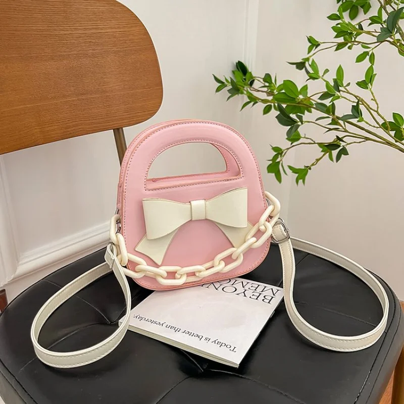 

Fashionable Women's Handbag Made Of Premium Leather Boasting Paris Inspired And Trendy Vintage Look​