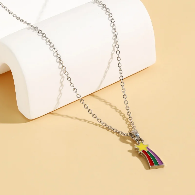 Collana con barra a stella a flusso colorato di nuova moda per le donne Regalo di gioielli per feste con catena a clavicola per ragazze anziane di lusso leggero squisito
