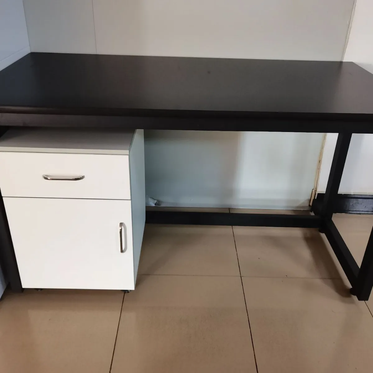 Steel and wood side platform student experimental table Steel and wood H-shaped frame structure test bench, school laboratory wo
