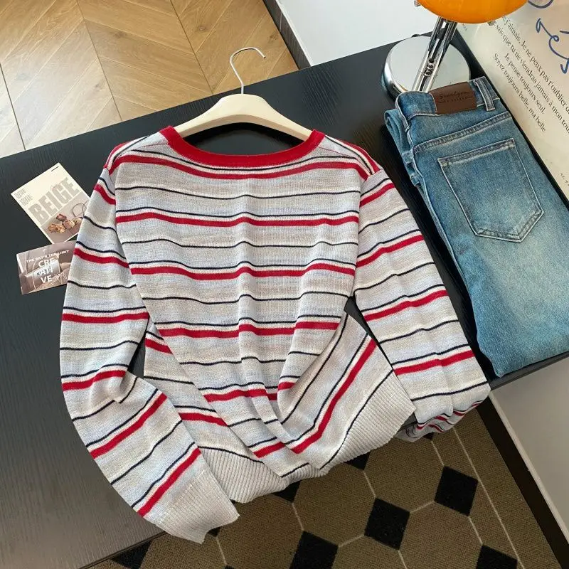 Retro Contrastสีลายแขนยาวถักเสื้อกันหนาวหญิงฤดูใบไม้ร่วง 2025 ออกแบบใหม่Sense Silmด้านในPulloverเสื้อN965