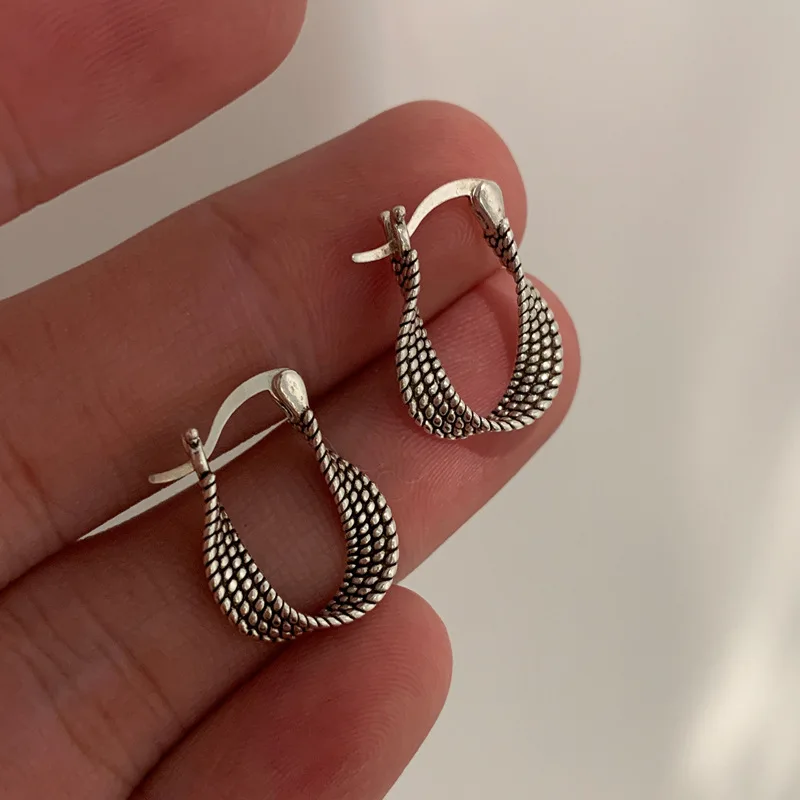 2023 New Fashion Retro Geometric Twist Hoop Earrings Hip-hop Style Unique Design Simple Personalized Trend Jewelry Accessories