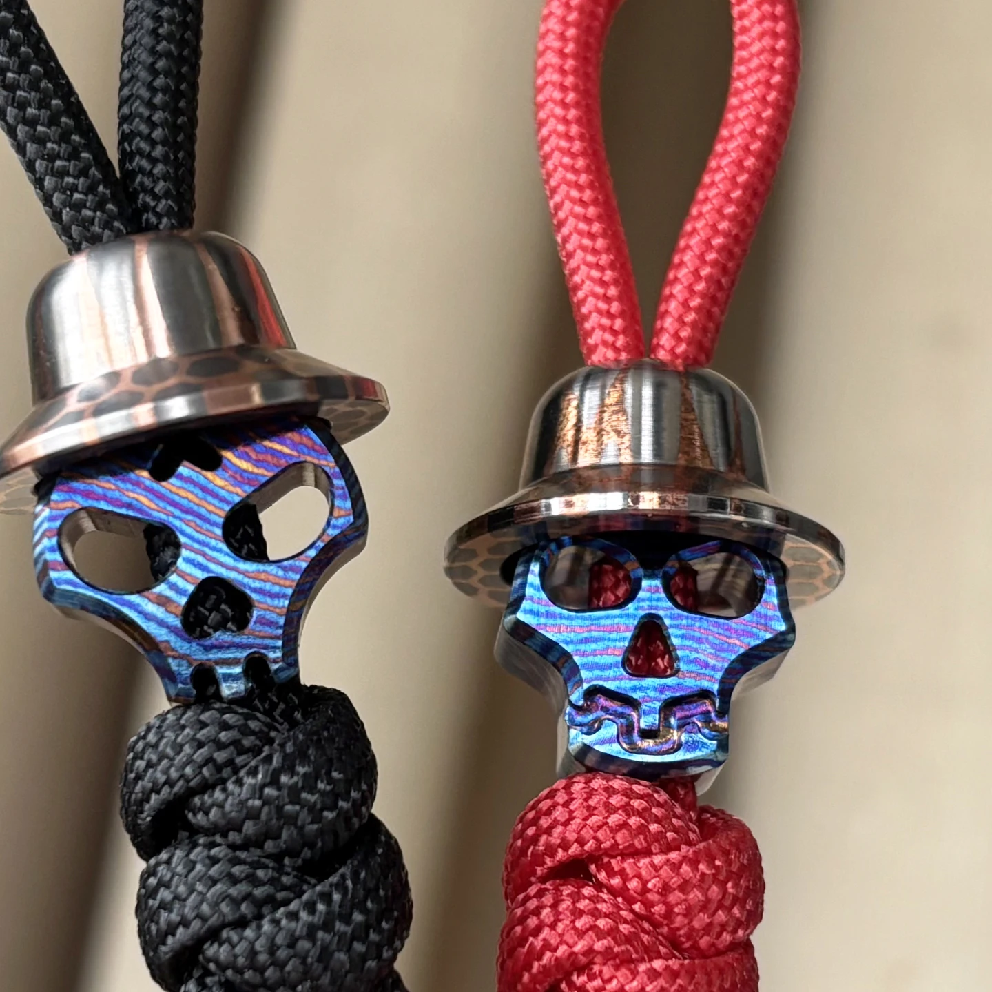 EDC Damascuse Titanium Knife Lanyard Bead Pendant Parachute Cord DIY Keychain Skull Pendant
