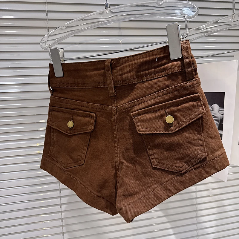 2025 Autumn New Retro Spicy Girl Sticky Leather Waist Head Design Washed Cowboy Shorts Women Street Fashion Casual Shorts