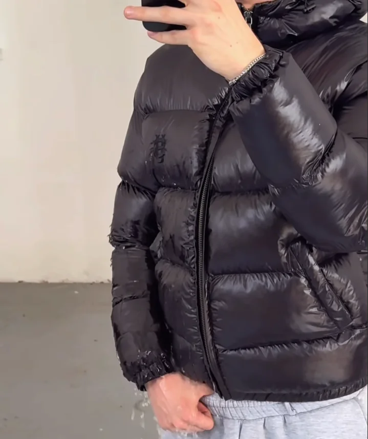 남성 힙합 스트리트 스타일 실버 카모 다운 재킷 미니멀리스트 골드 코인 자수 로고 겨울 패션 재킷 지퍼 다운 재킷