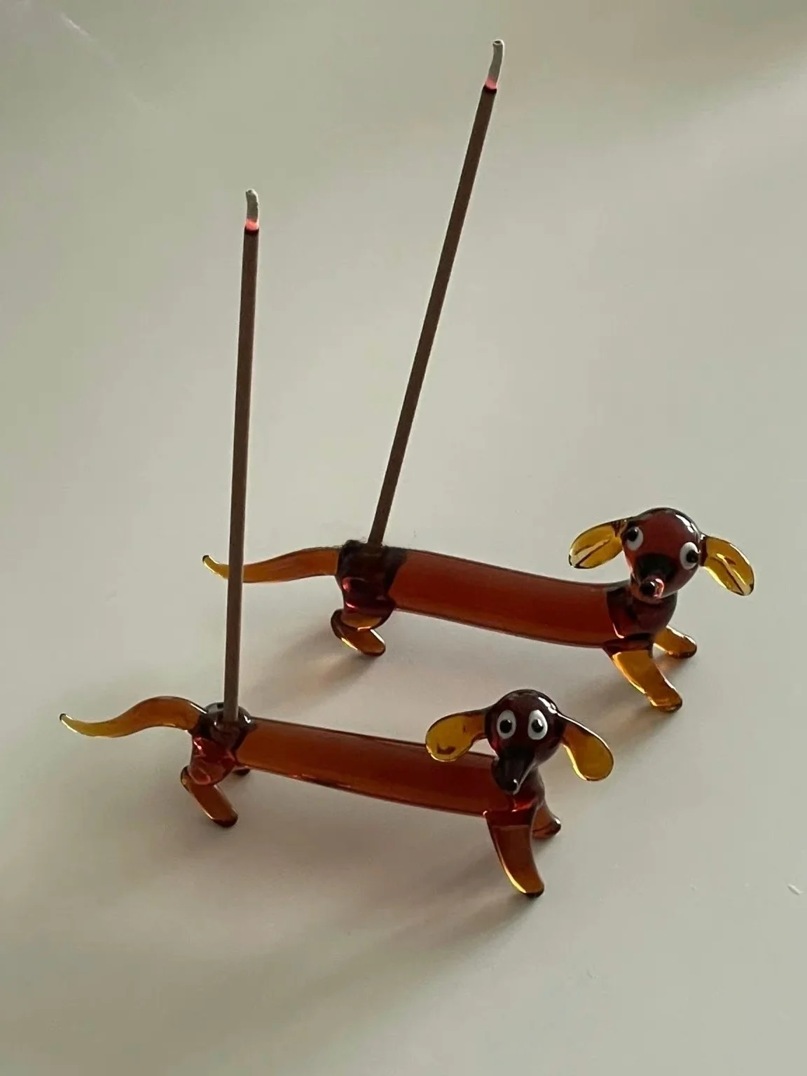 クリエイティブかわいいスケートボード犬漫画ガラスソーセージ小型犬線香ホルダー箸立てデスクトップ装飾品ギフト