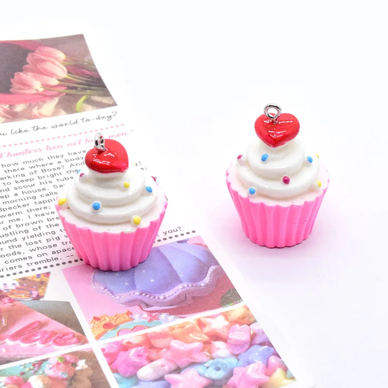 2 pezzi 3D cuore crema Cupcake resina Charms divertente torta artigianato ciondolo per portachiavi gioielli fai da te