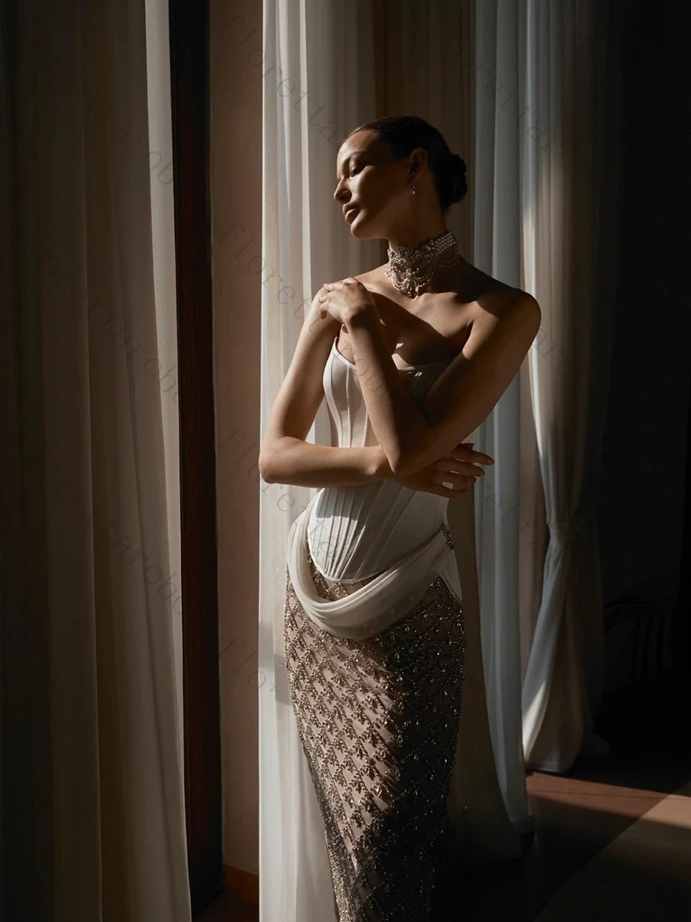Customized Luxury Heavy Rhinestone Beaded Wedding Dresses Sexy Bodycon Fit Bride Gown Exquisite Open Back Sleeveless Bride Gowns