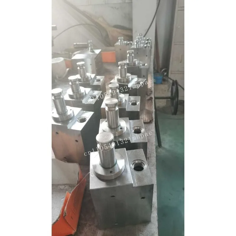 Cilindri a gancio rapido GJEM per accoppiatori a gancio rapido inclinabili