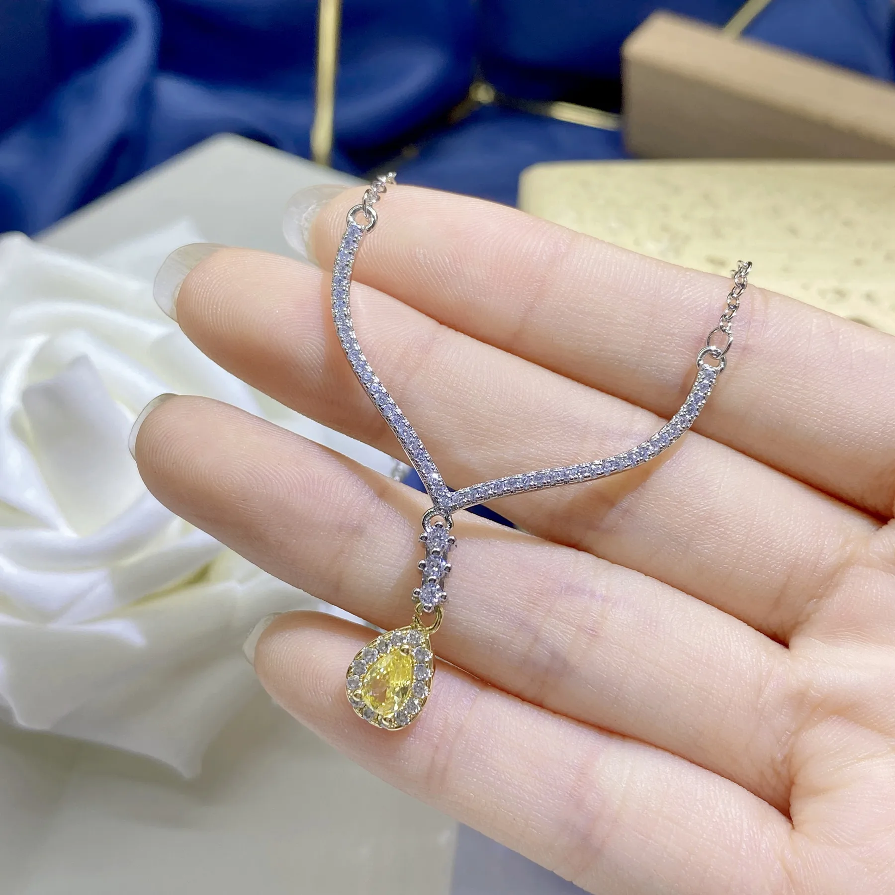 

DIY accessories Live stream hot sale new water drop pear-shaped yellow diamond necklace women's light luxury daily niche design