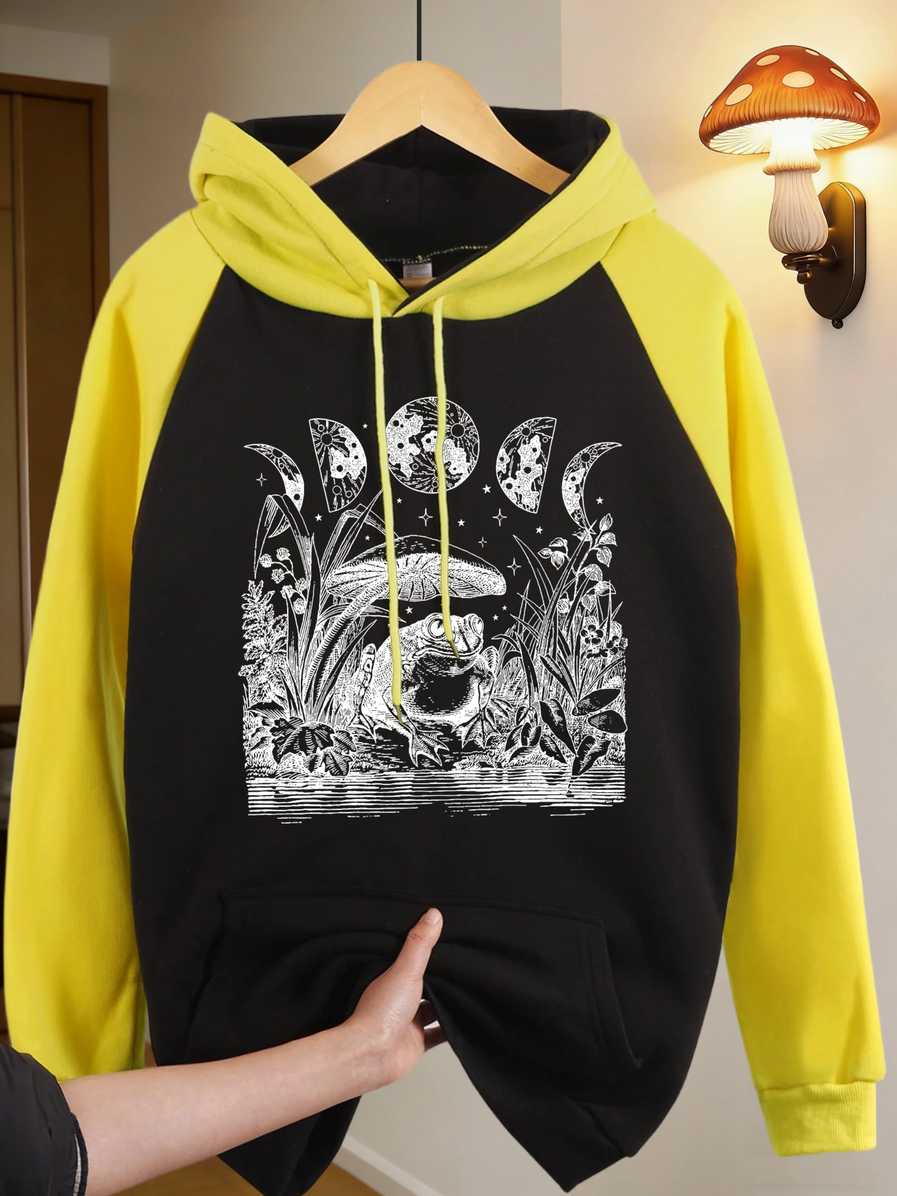 

Женская толстовка с принтом лягушки и грибов, осенняя теплая флисовая толстовка с рукавами реглан, в стиле хип-хоп, спортивная одежда с карманами, свободная женская одежда