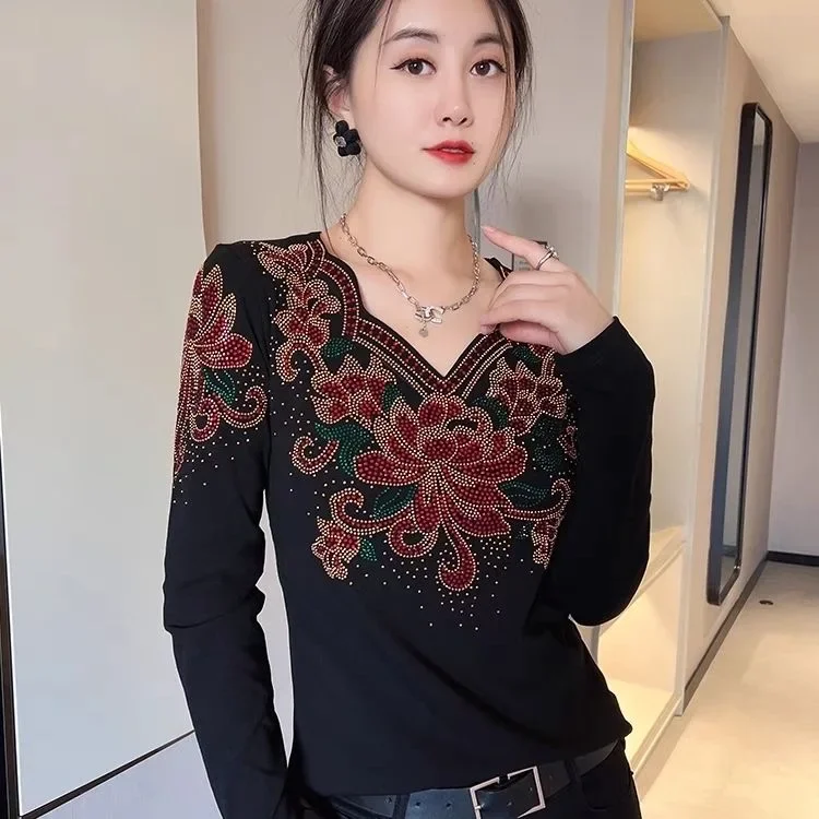 Autumn Spring Long Sleeve Shiny Gemstones Black T Shirts Women Bead Work Black Tees Ady Fashion Shiny Rhinestones Tops