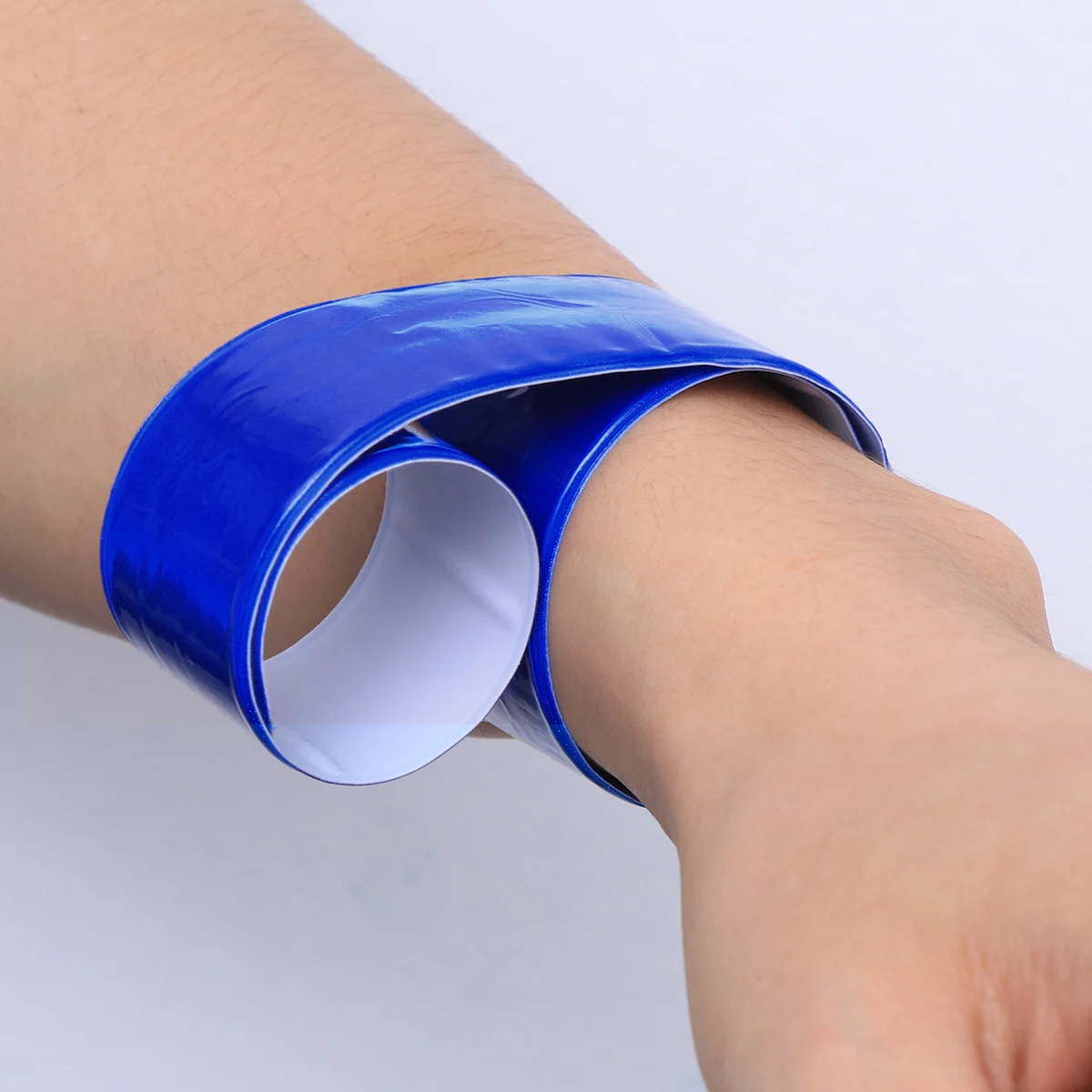 8 قطعة أساور صفعة عاكسة أساور المعصم للبالغين الرياضيين شارات عالية المرئية أربطة الكاحل للرياضة في الهواء الطلق