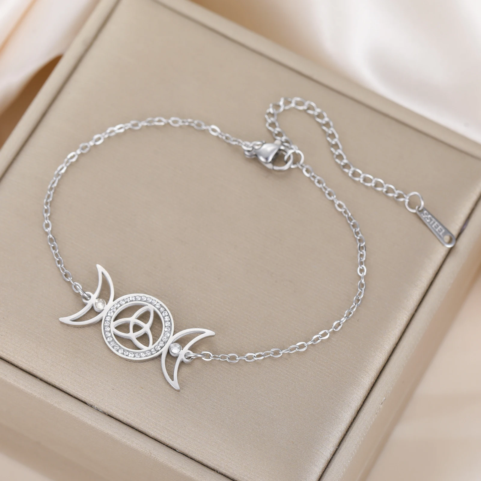 هيكات سوار الثلاثي القمر آلهة حماية سوار للنساء هيكاتي ليليث الأساطير اليونانية باقان الويكا سلتيك عقدة مجوهرات