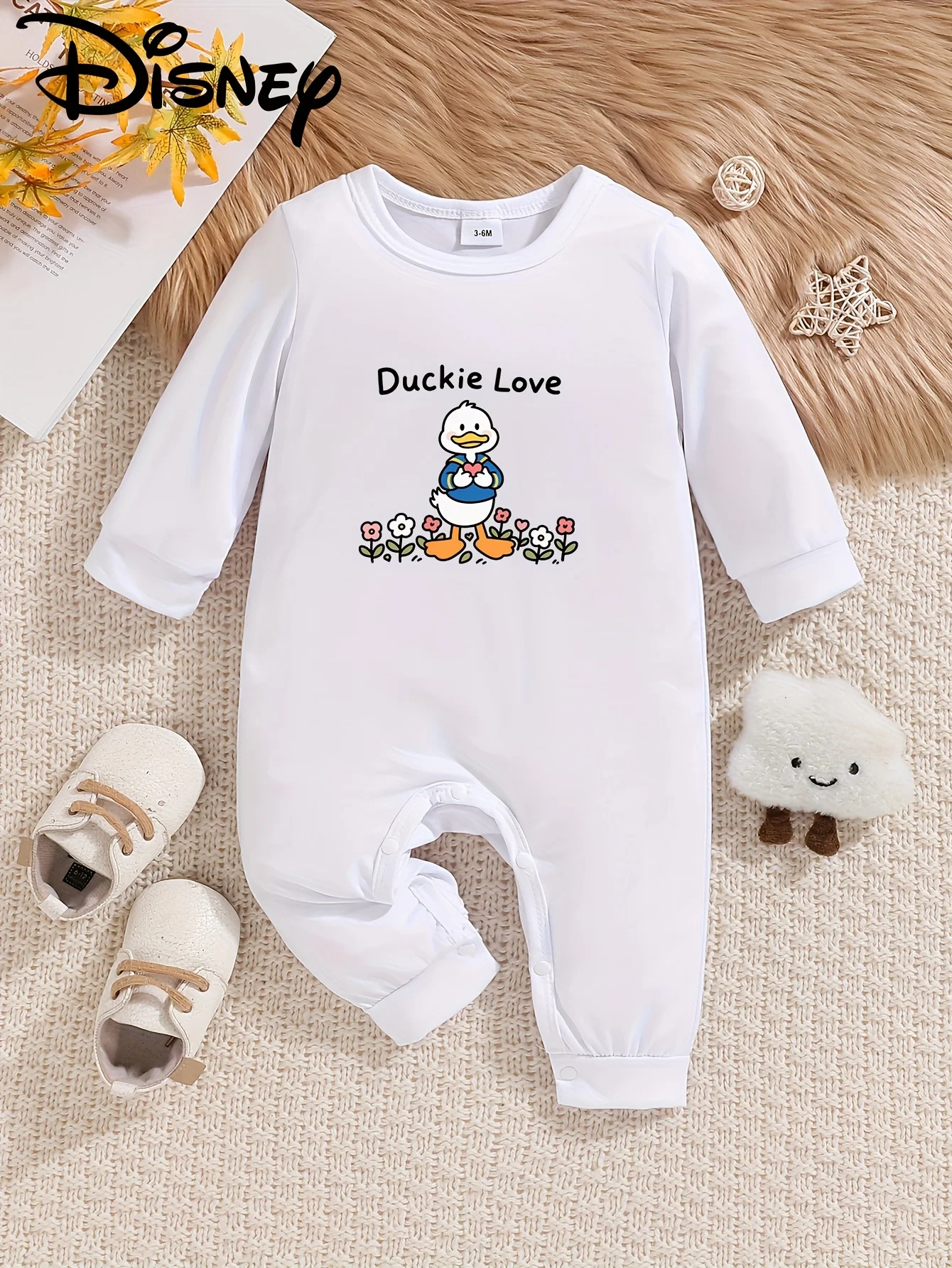 

【Акторизованное】Кто извест! Этот детский комбинезон Disney Donald Duck — такой милый! Привлекательный мультяшный принт Мгновенно осветляет детский наряд, мягкая и пушистая ткань приятная для кожи и не викликает потовиде, вокруг шеи и очень удобная, можно 