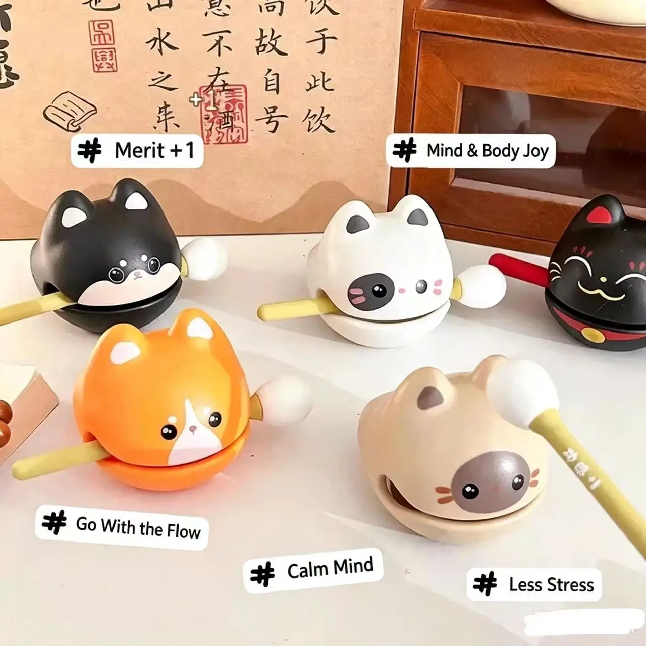 Funny Knocking Cat Wooden‑Fish Ornament, Healing Stress‑Relief Desktop Decoration for Home & Office, Adults Lifestyle Decor, Ran