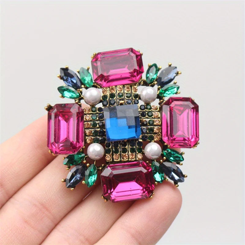 Upscale Vintage Classic Court Style Geometric Rhinestone Brooch Fashion Coat Suit Pin with Accessories