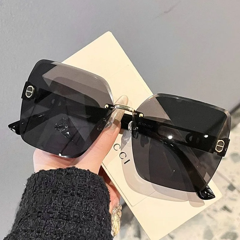 

New large frame trendy simple temple hollow sunglasses for women(DS-24007)
