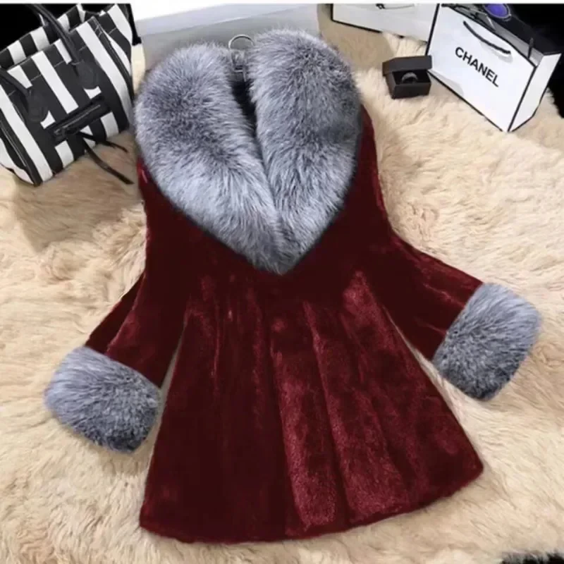 Faux Fur Coat Silver Fox Fur Collar เลียนแบบ Mink Fur Grass Coat ผู้หญิงยาวโปโลขนสัตว์เสื้อผ้าฤดูใบไม้ร่วงฤดูหนาวสไตล์ใหม่