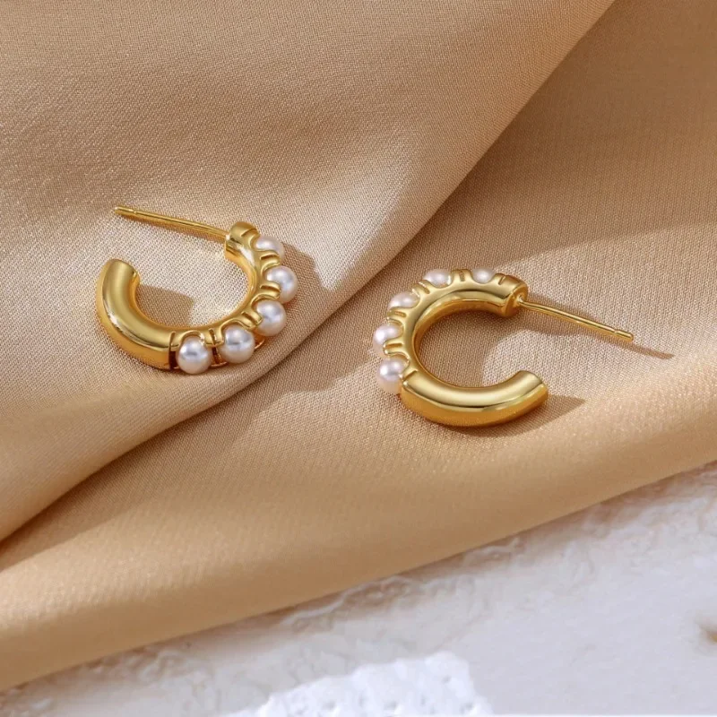 

Retro Fashion French Gold-plated Titanium Steel C-shaped Inlaid Pearl Earrings for Women Light Luxury Simple Pop Jewelry Gifts