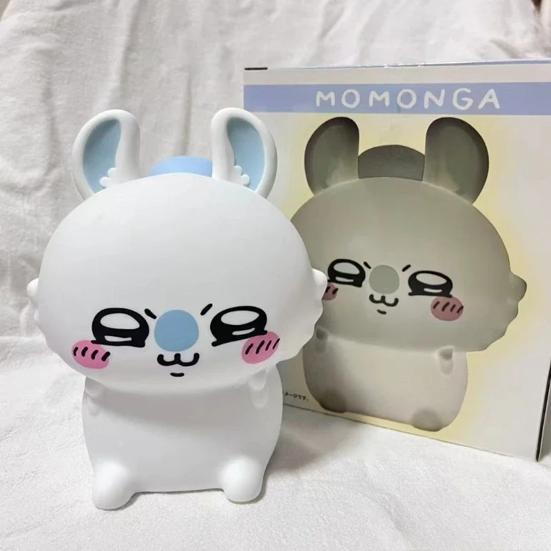 MINISO لطيف Chiikawa Usagi Momonga المنطقة المحيطة ضوء الليل النمذجة مصباح سطح المكتب الديكور Kawaii أنيمي الكرتون النوم مصباح