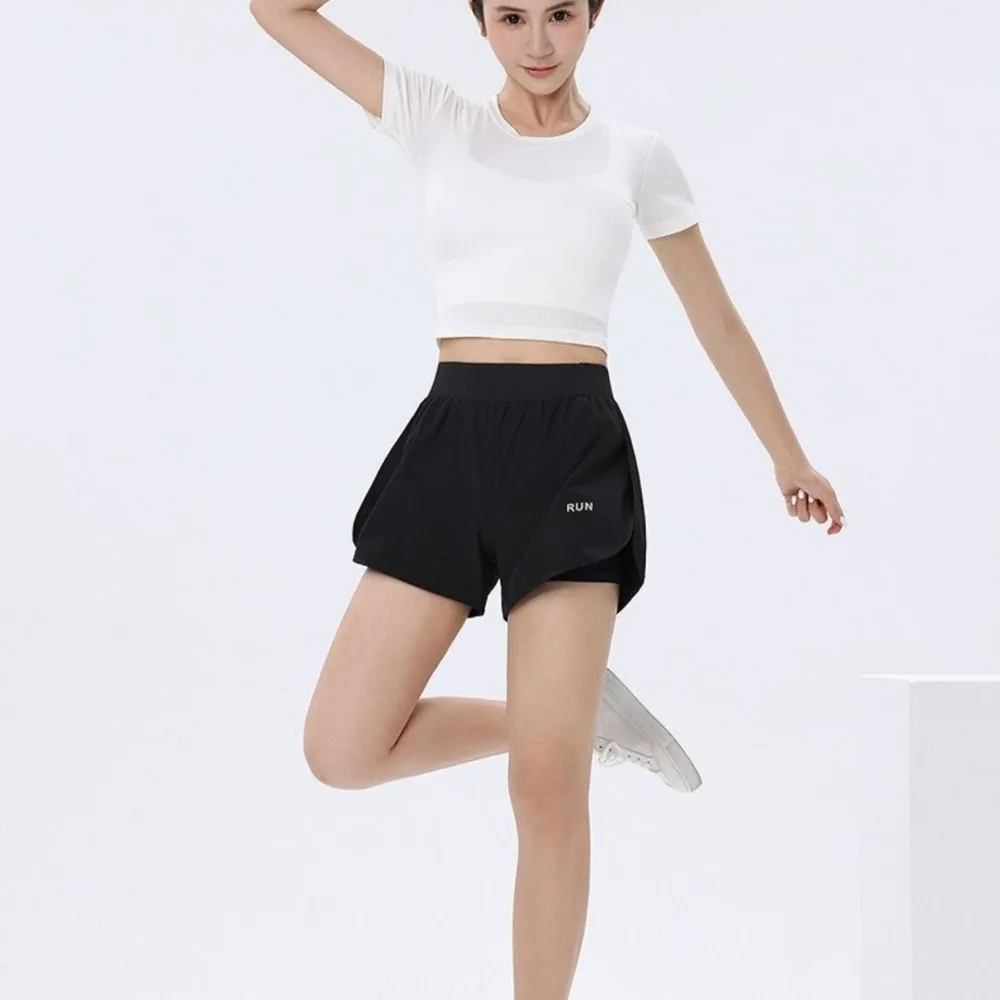 Anti-glare Lining 2 in 1 Yoga Shorts Loose Fitting Hem Elastic Sports Shorts Side Pockets Quick Dry Fitness Shorts Running