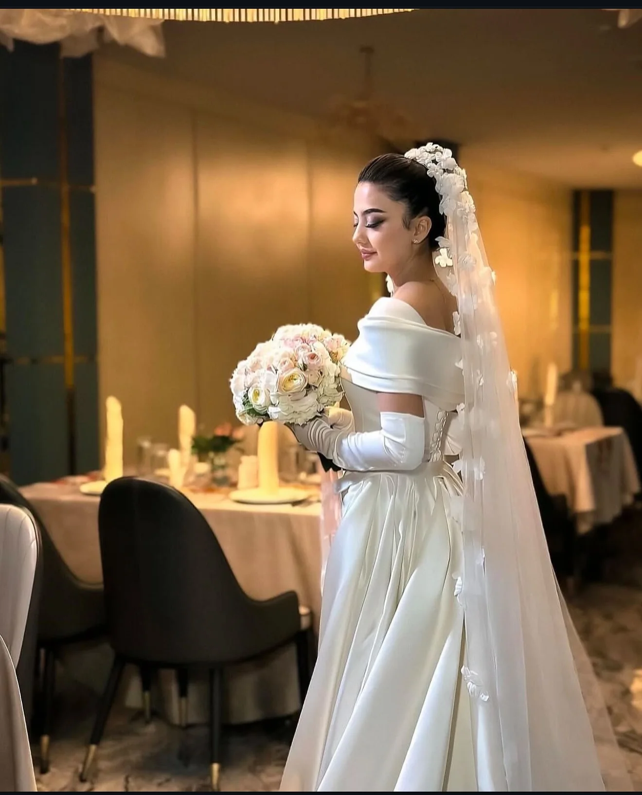 Gaun Pengantin Klasik Putih Sederhana yang Dapat Disesuaikan, Gaun Pesta Pengantin Satin Berkualitas Tinggi yang Lembut, Model Off-Shoulder dengan Detail Ruched
