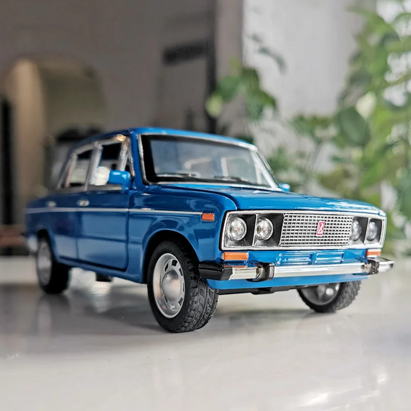 1/24 LADA NIVA Classic Car Alloy Car Model Diecast Metal Toy Police Vehicles Car Model High Simulation Collection Childrens Gift