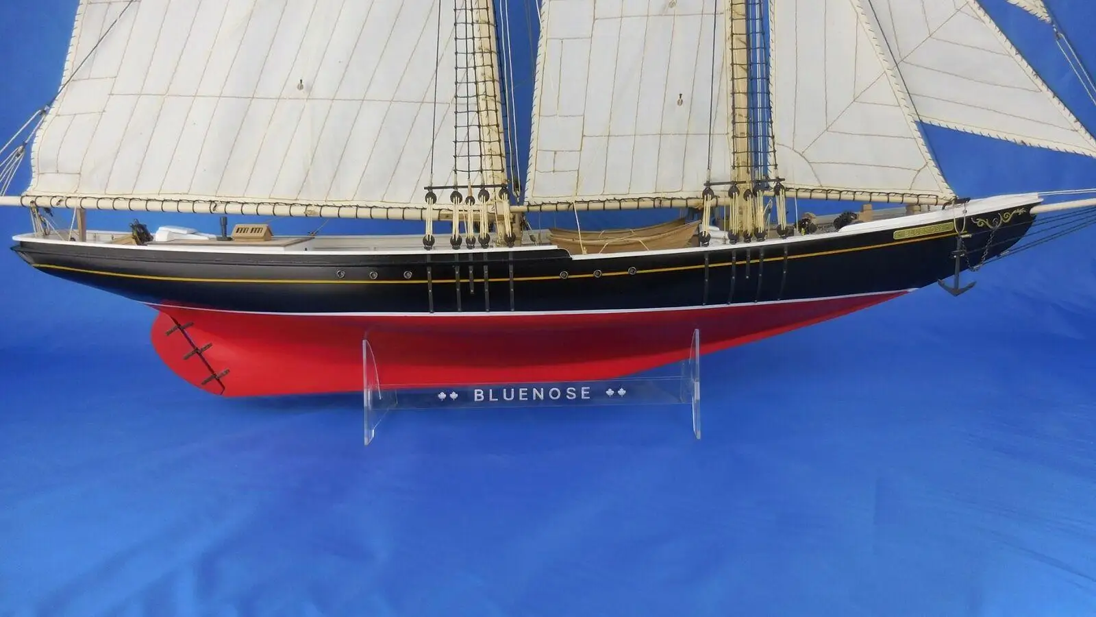 Bluenose Model Sailboat 1:72 730 mm Wooden Ship Model Kit Yuanqing